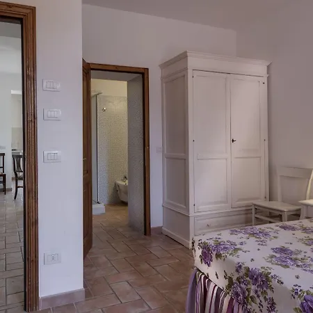 & Restaurant Casolare Le Terre Rosse