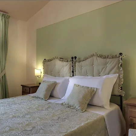 & Restaurant Casolare Le Terre Rosse 3*