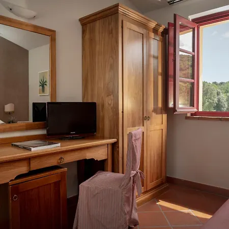 & Restaurant Casolare Le Terre Rosse