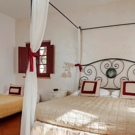 & Restaurant Casolare Le Terre Rosse 3* San Gimignano